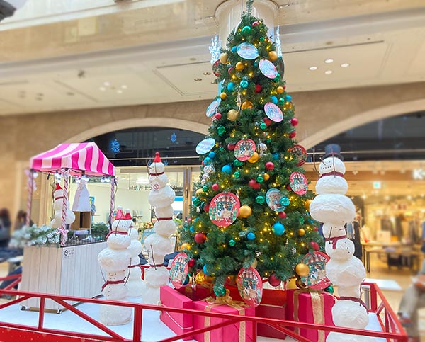 梅田のディアモールのクリスマスツリー